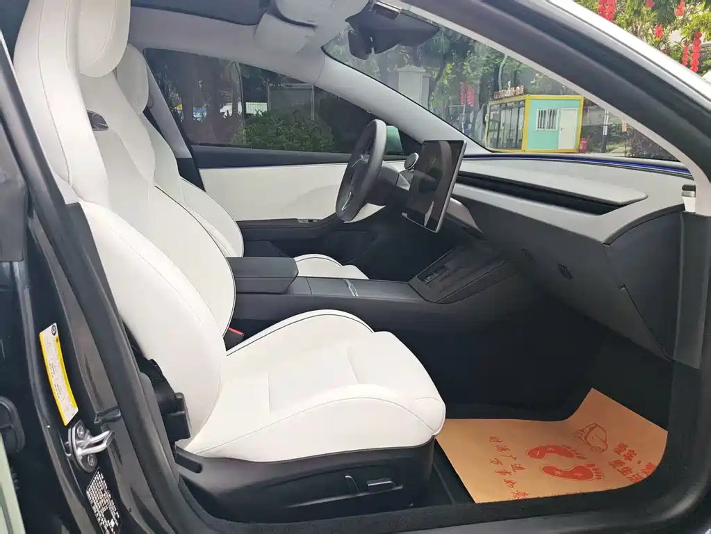 Tesla Model 3 — миниатюра 11