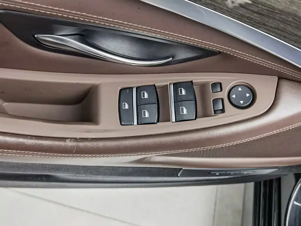 BMW 5 Series — миниатюра 9