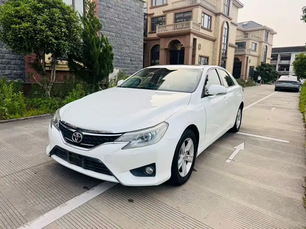 Toyota Reiz