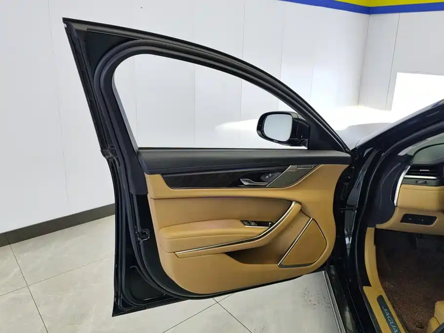 Jaguar XFL — миниатюра 7