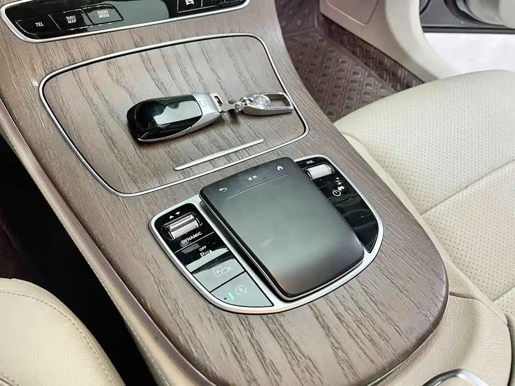 Mercedes-Benz E-Class — миниатюра 17