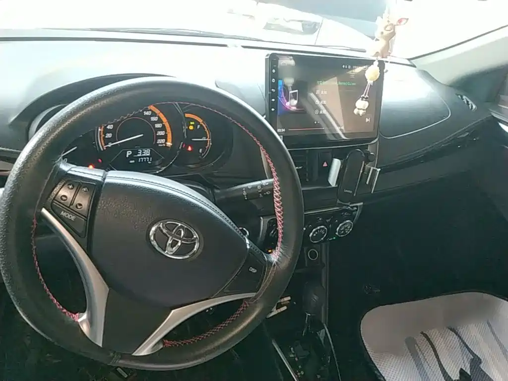 Toyota Yaris L — миниатюра 10