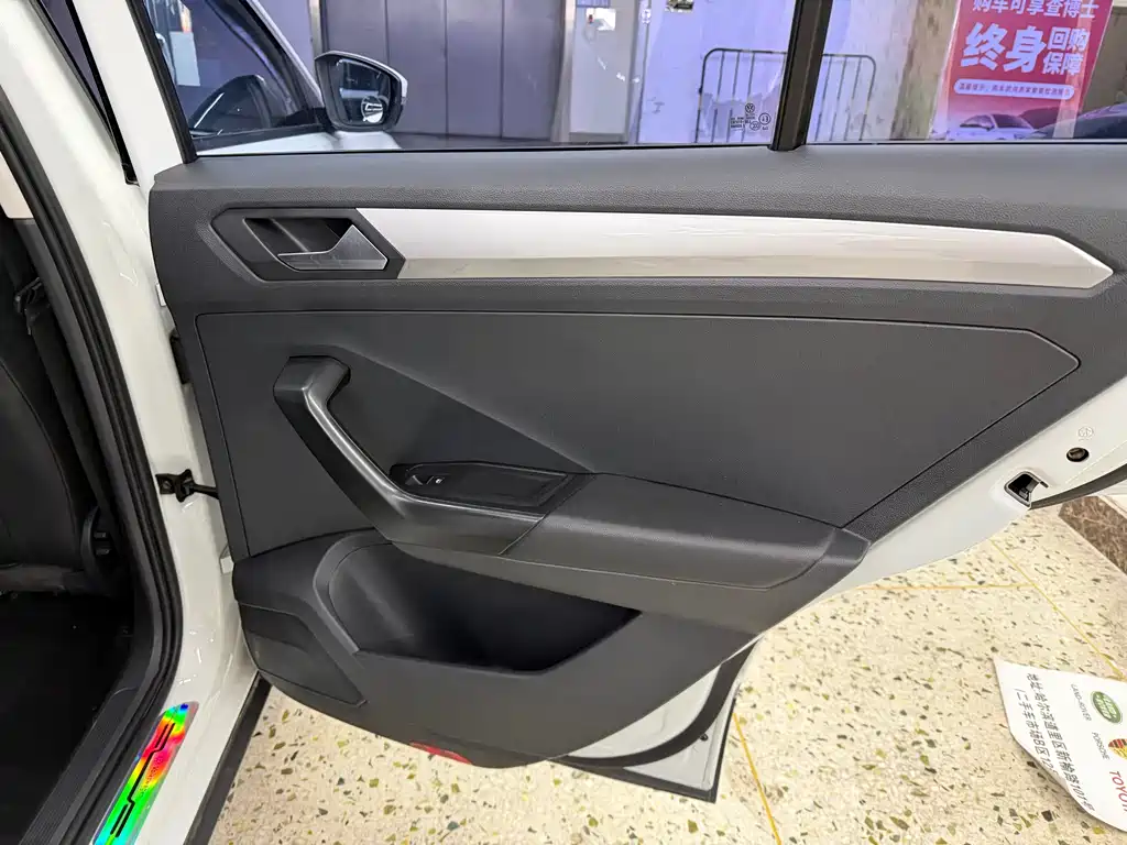 VOLKSWAGEN T ROC EXPLORING SONGS