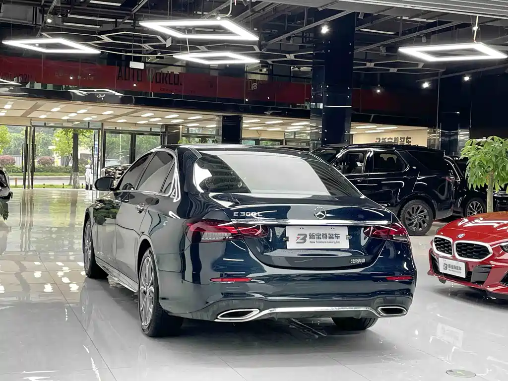Mercedes-Benz E-Class — миниатюра 12