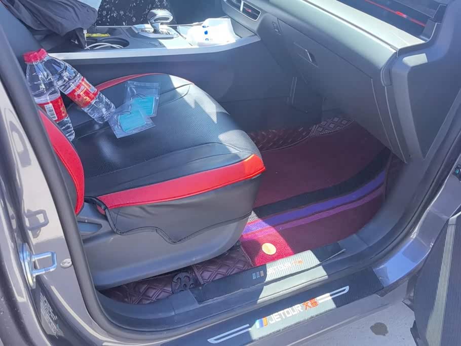 Jetour Jetour Dasheng 1.5 л 2024 г. Серебристо-серый, пробег 34700 км