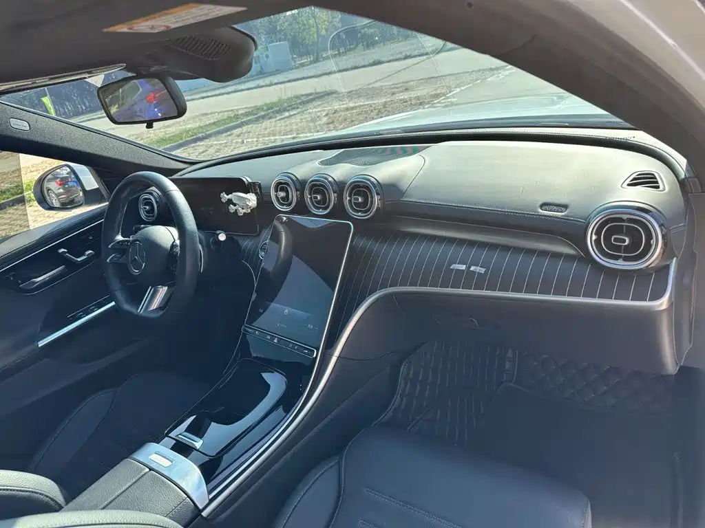 Mercedes-Benz C-Class — миниатюра 16