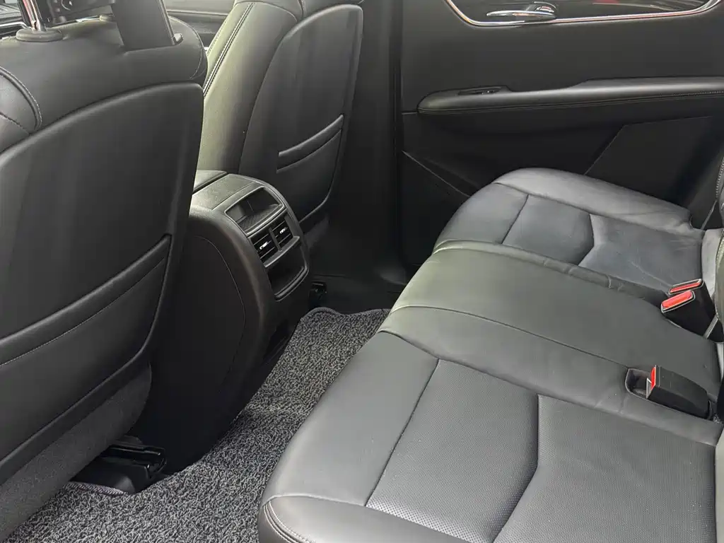 Cadillac XT5 — миниатюра 6