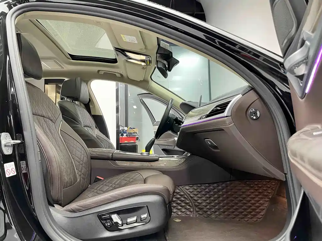 BMW 7 Series — миниатюра 6