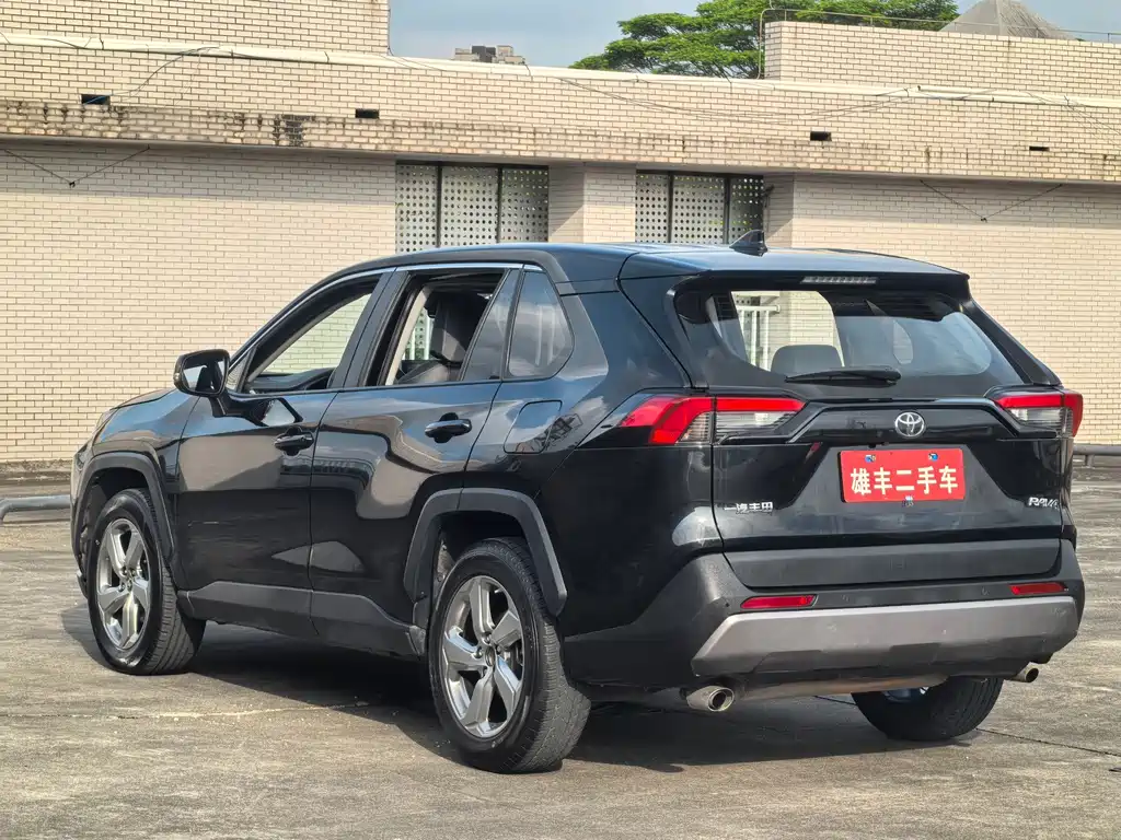 Toyota RAV4 — миниатюра 13
