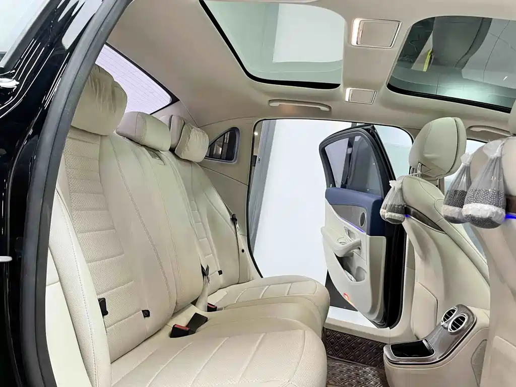 Mercedes-Benz E-Class — миниатюра 6