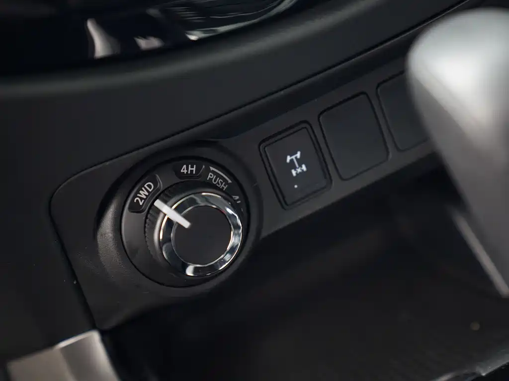 Nissan Terra 2020 2.5L XL Upper 4WD AT Luxury