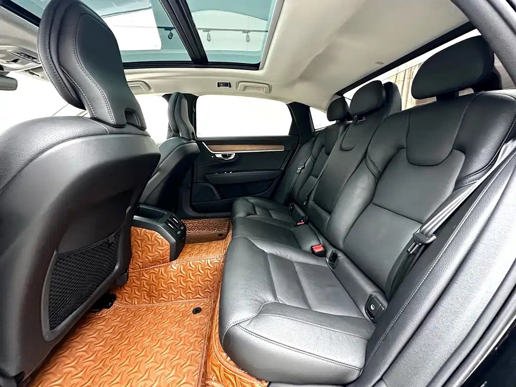Volvo S90 — миниатюра 11
