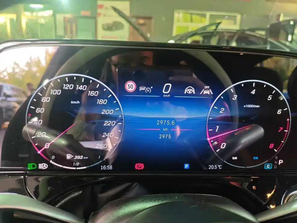 Mercedes-Benz E-Class — миниатюра 4