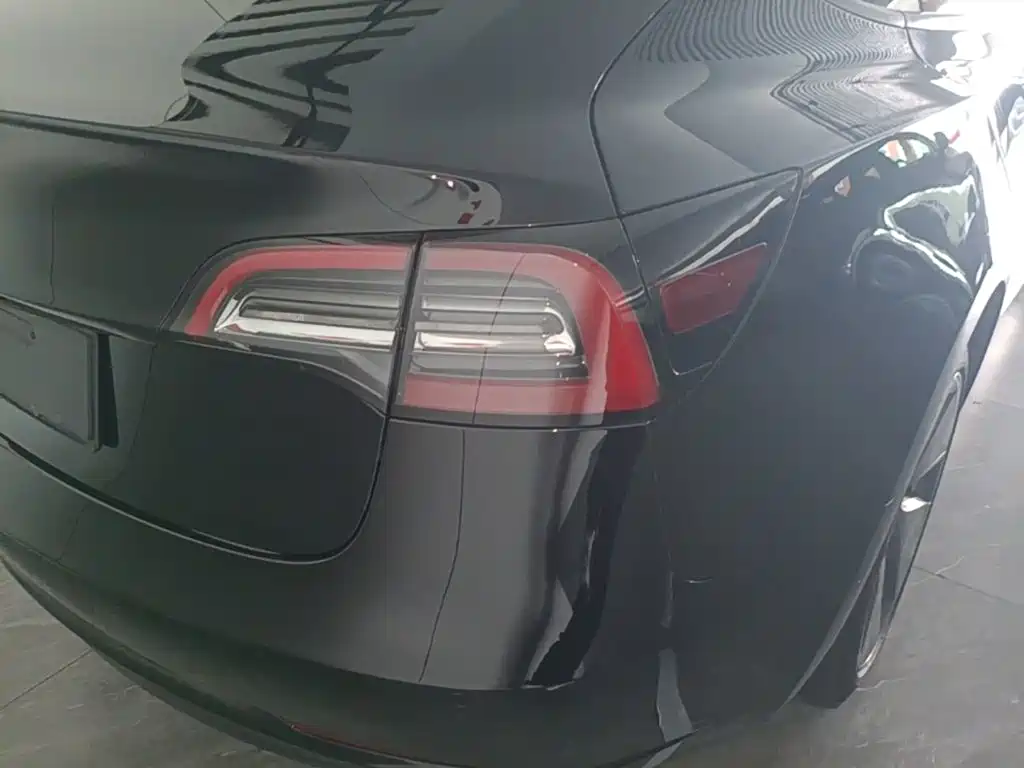 Tesla Model 3 — миниатюра 8