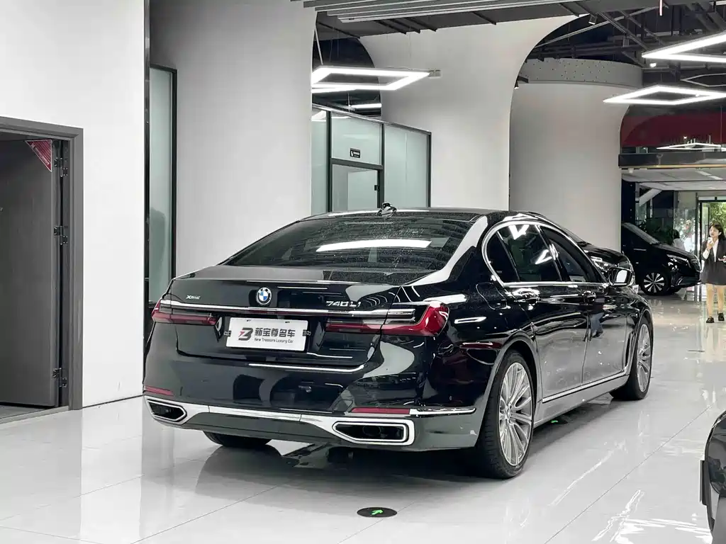 BMW 7 Series — миниатюра 11