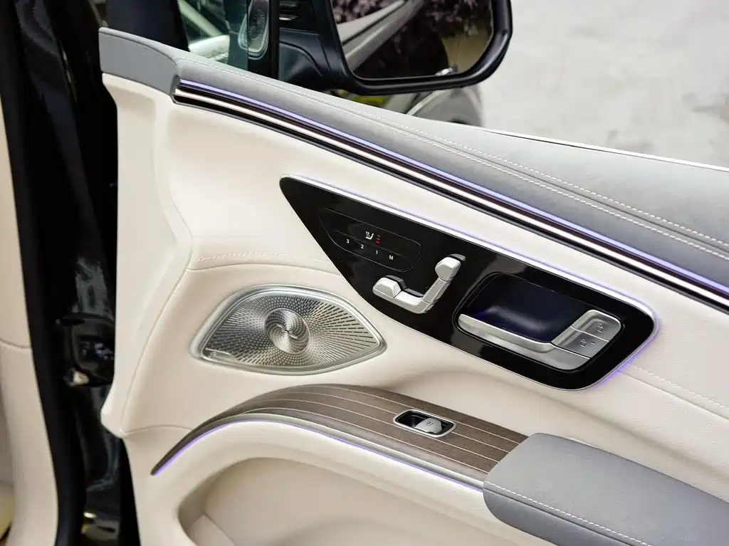 Mercedes-Benz EQS SUV — миниатюра 12