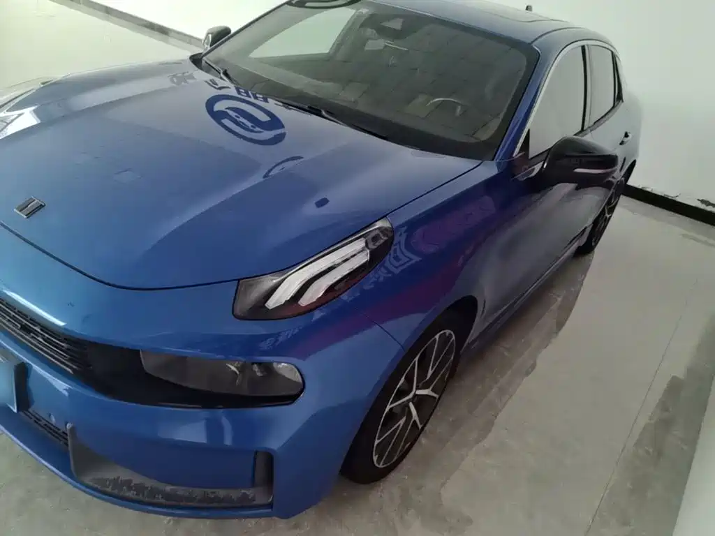 Lynk & Co 03