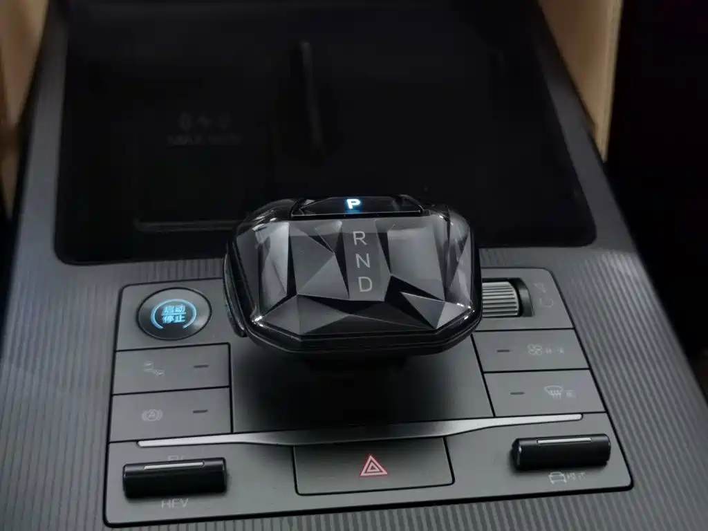 BYD L DM-i — миниатюра 13