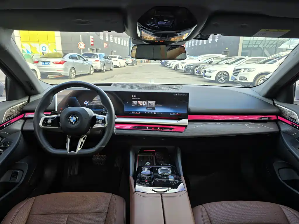 BMW 5 Series — миниатюра 13