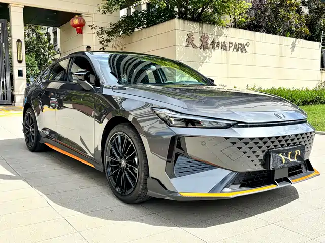 CHANGAN  UNI V 2025