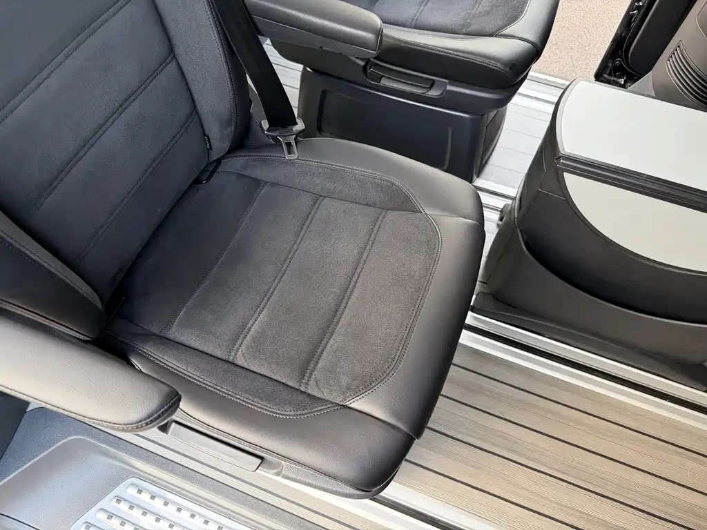 Volkswagen Multivan — миниатюра 23