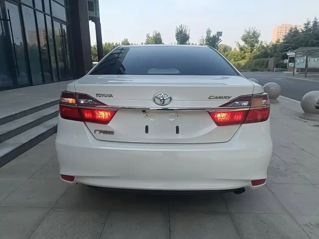 Toyota Camry — миниатюра 6