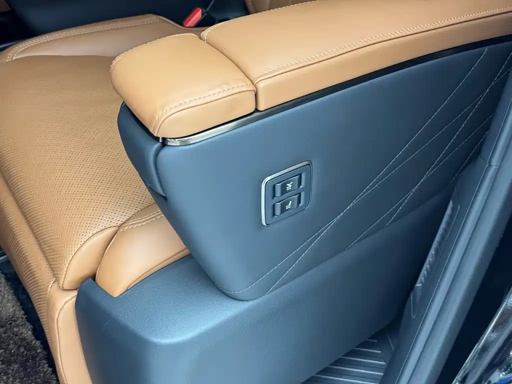 Toyota Vellfire — миниатюра 10