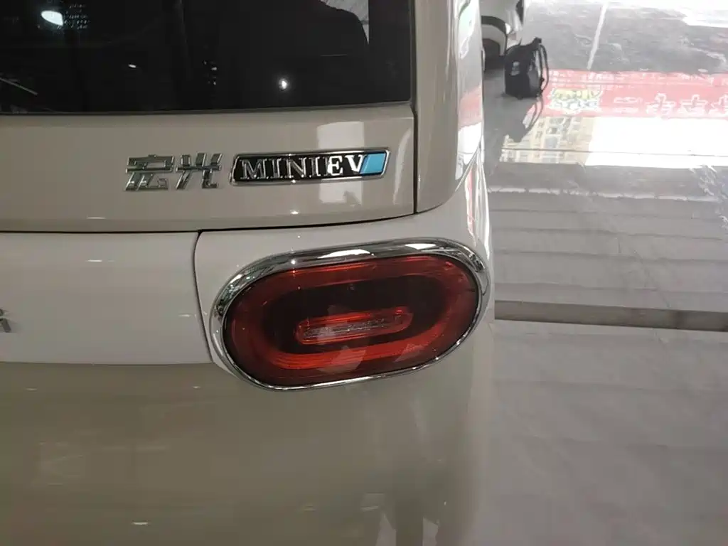 Wuling MINIEV — миниатюра 8
