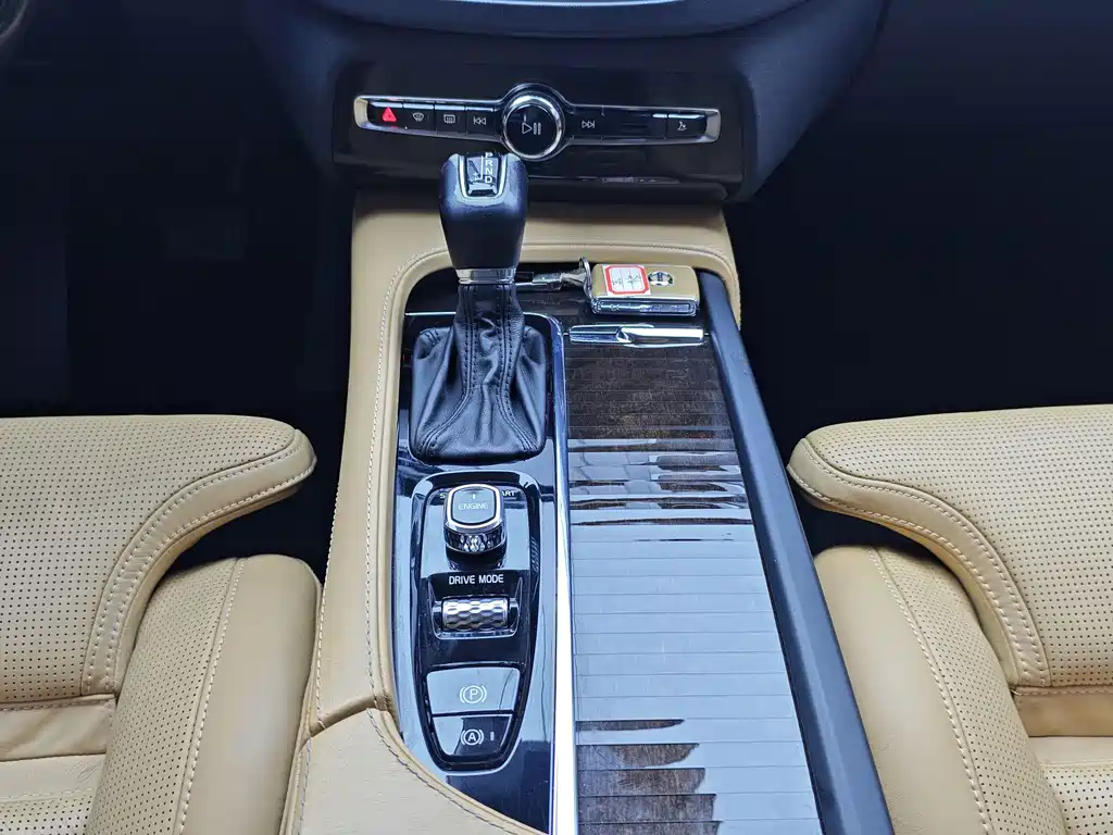 Volvo XC90 — миниатюра 14