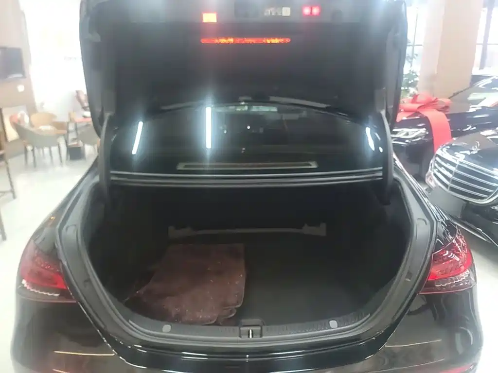 Mercedes-Benz E-Class — миниатюра 19