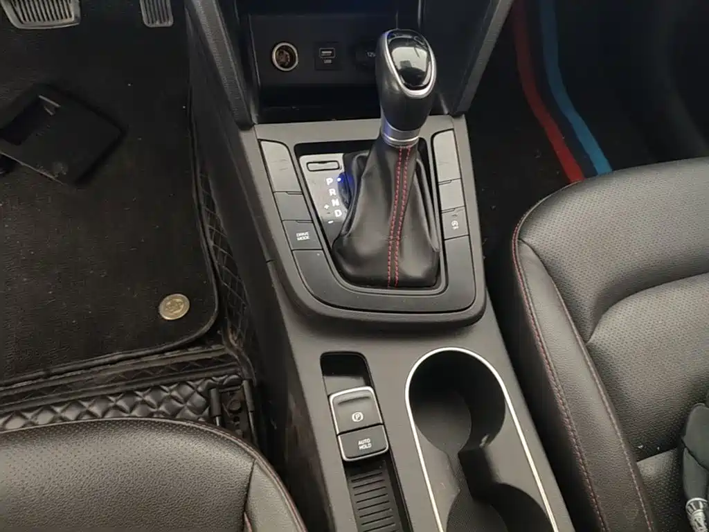 Hyundai Elantra — миниатюра 14
