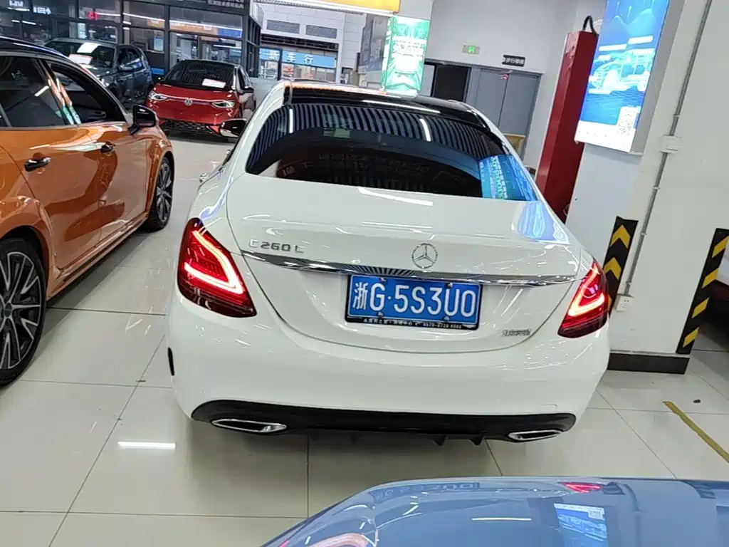 Mercedes-Benz C-Class — миниатюра 6