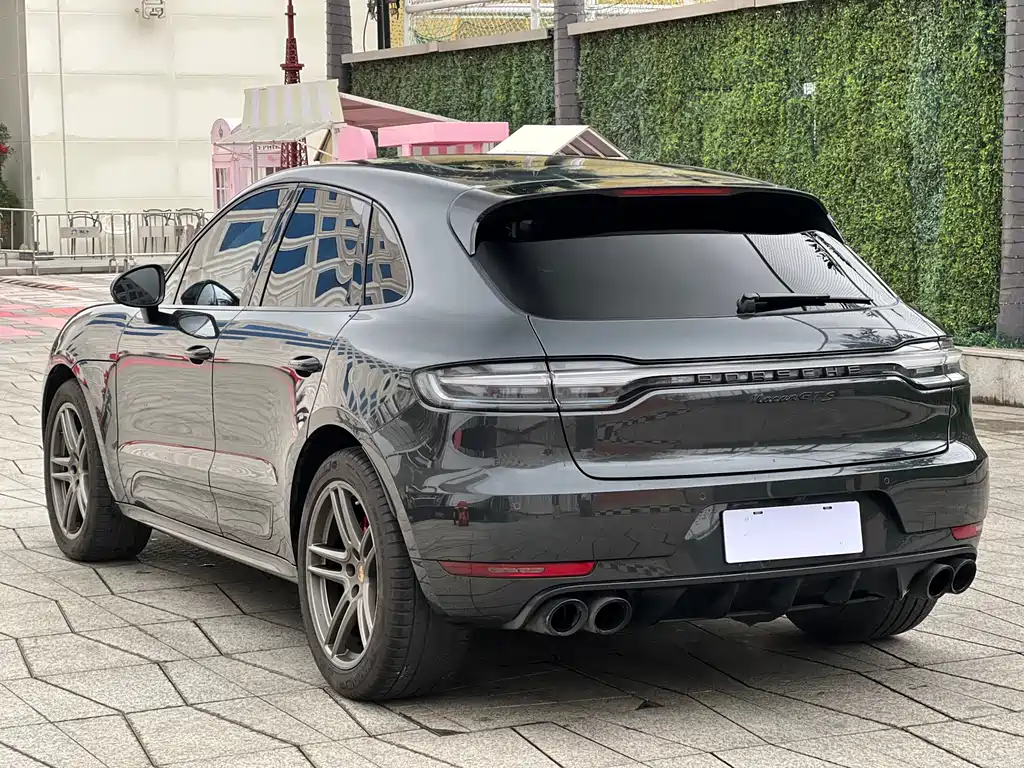 PORSCHE MACAN