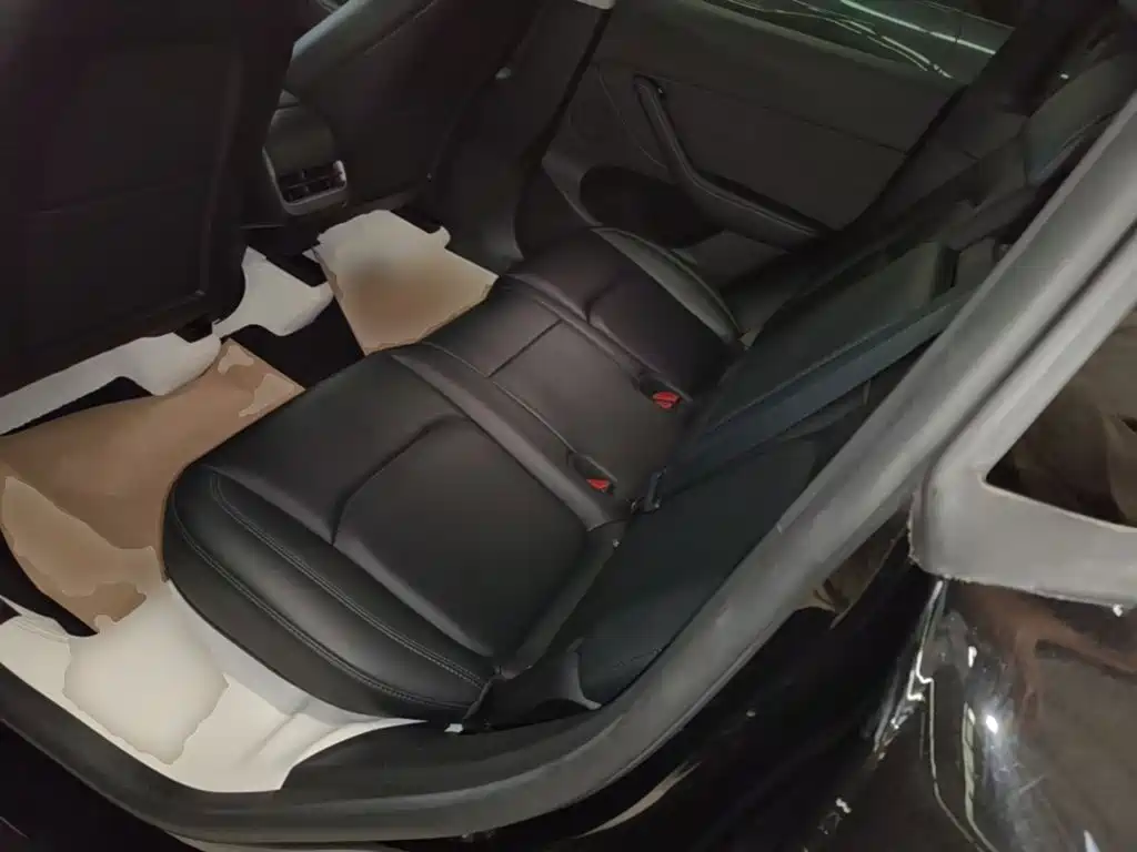 Tesla Model Y — миниатюра 17