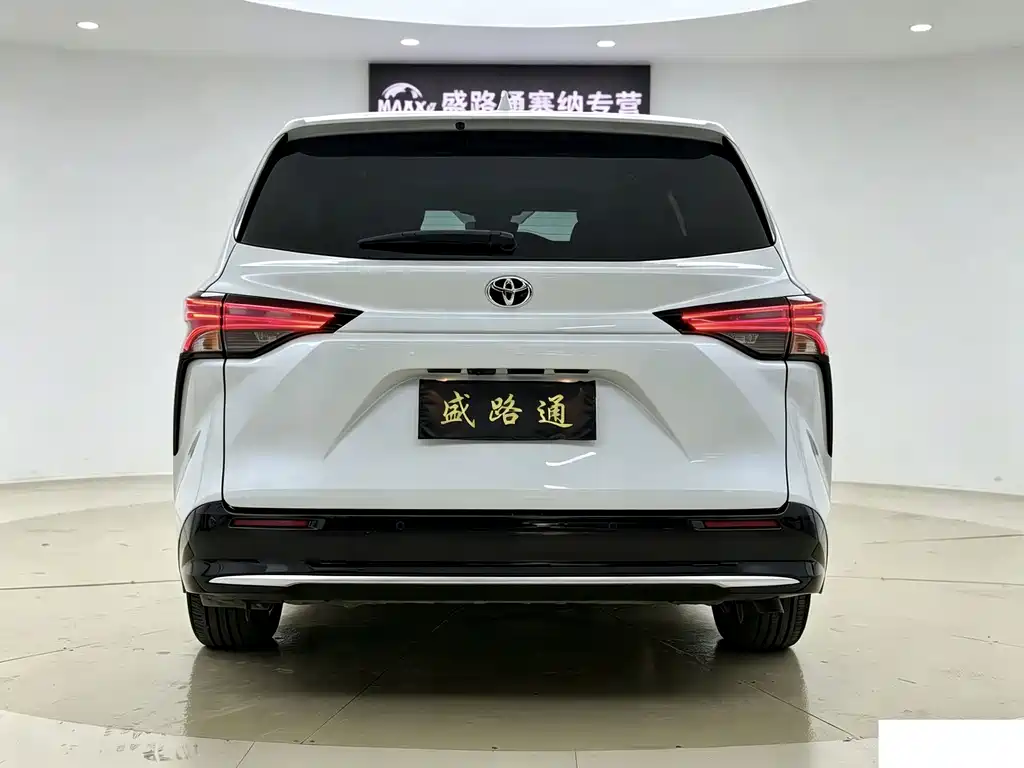 Toyota Sienna — миниатюра 8