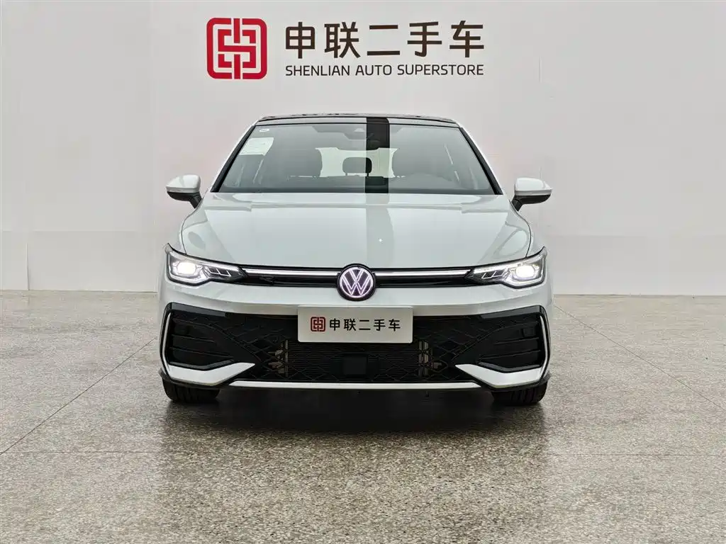 Volkswagen Golf 2025 300TSI R-Line