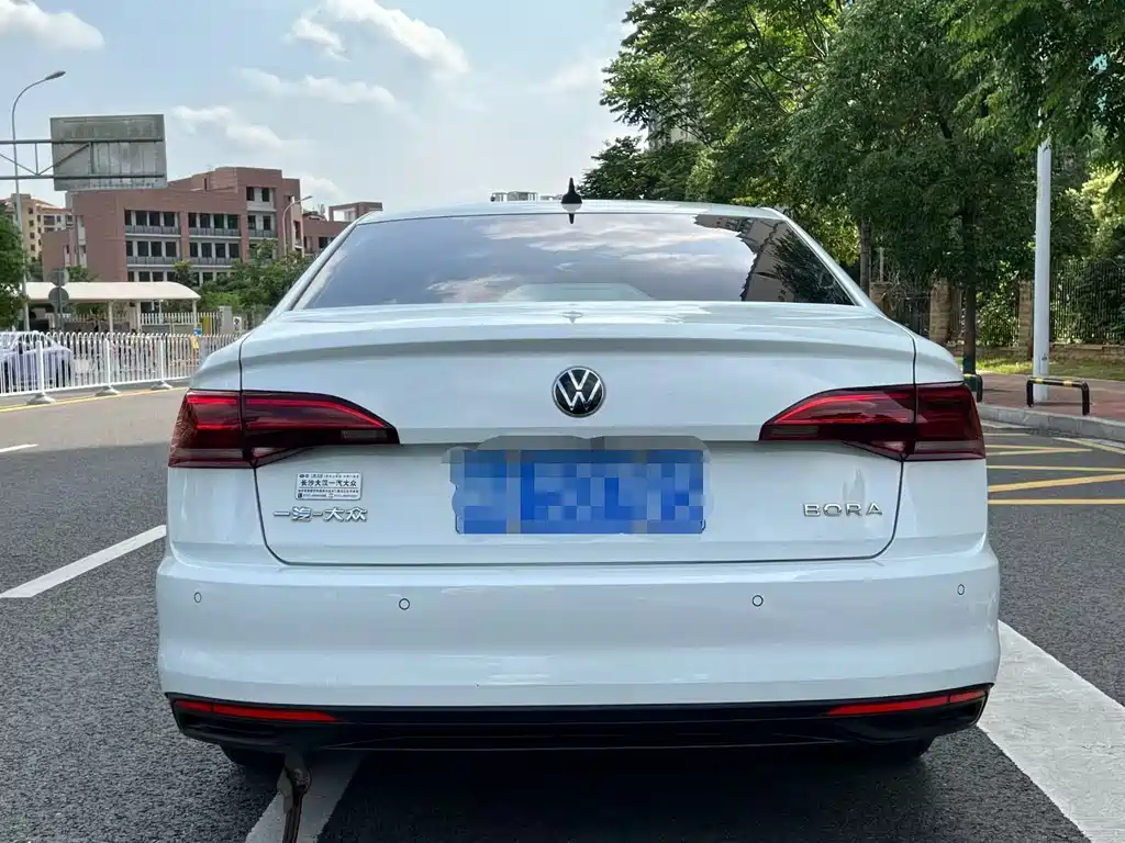 VOLKSWAGEN BORA