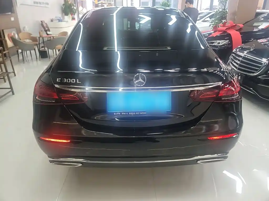 Mercedes-Benz E-Class — миниатюра 6