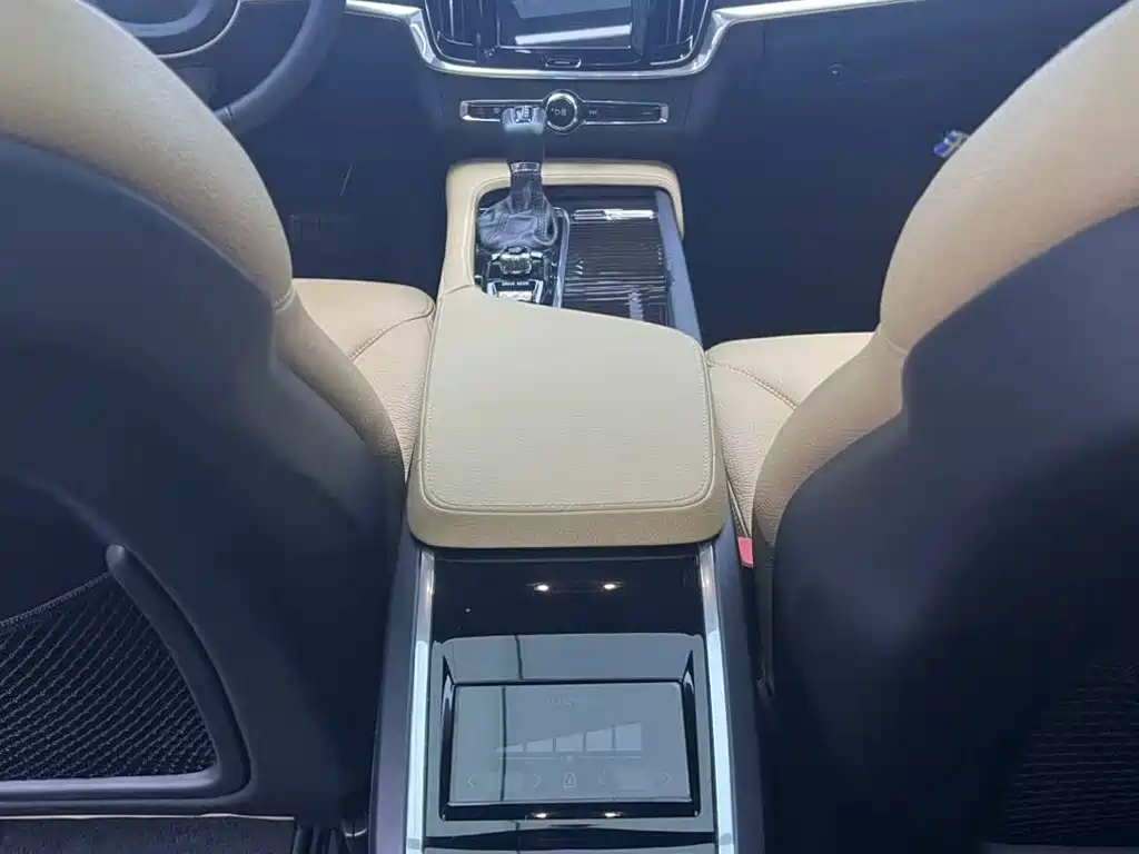 Volvo S90 2018 T4