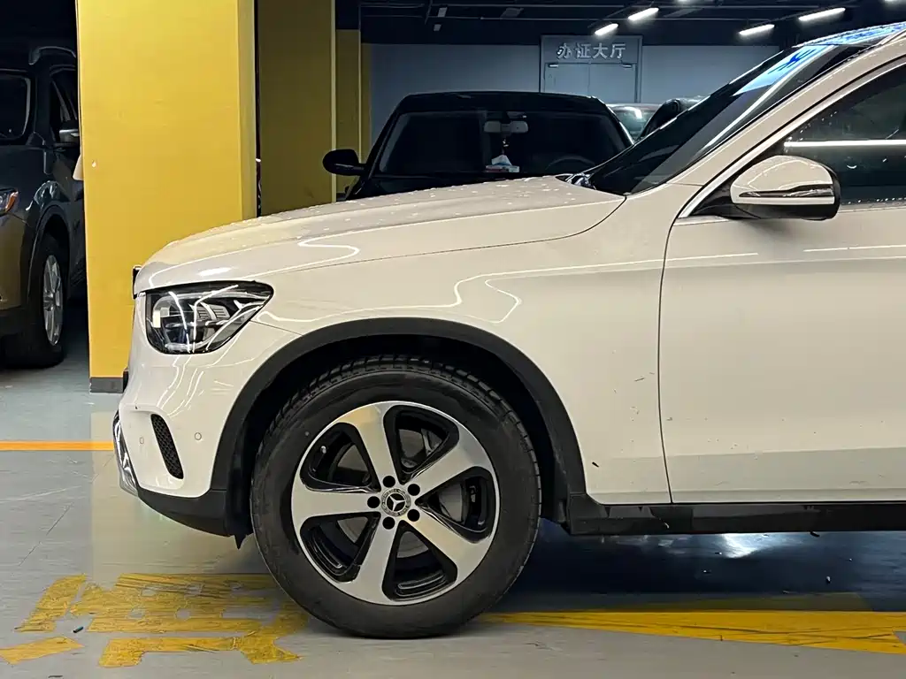 MERCEDES-BENZ GLC