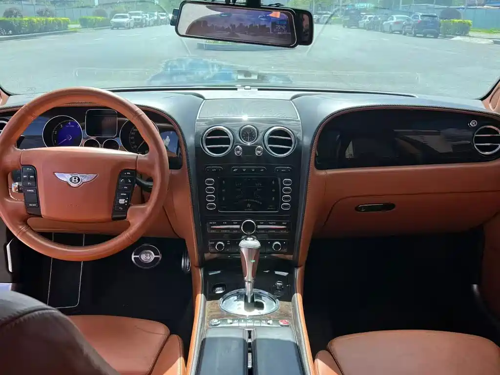 Bentley Flying Spur 2010 6.0T мест
