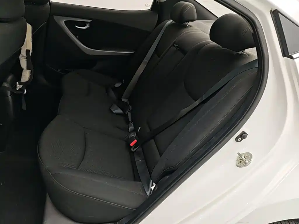 Hyundai Elantra Langdong — миниатюра 17