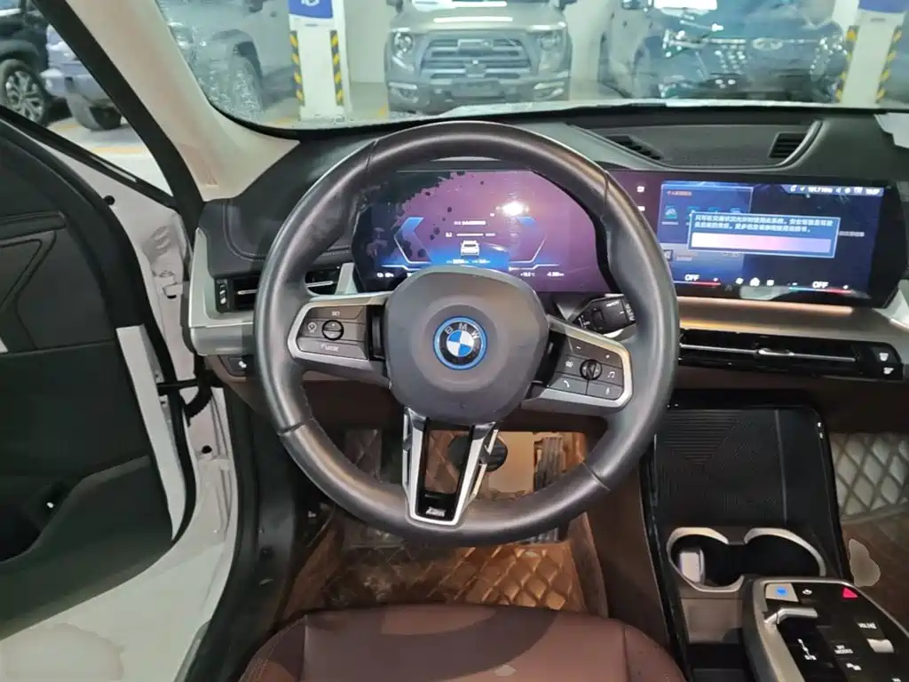 BMW iX1 — миниатюра 11