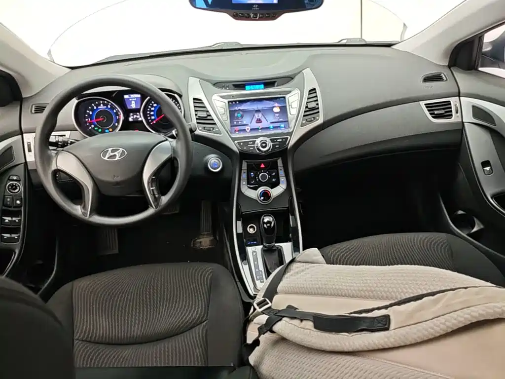 Hyundai Elantra Langdong — миниатюра 10