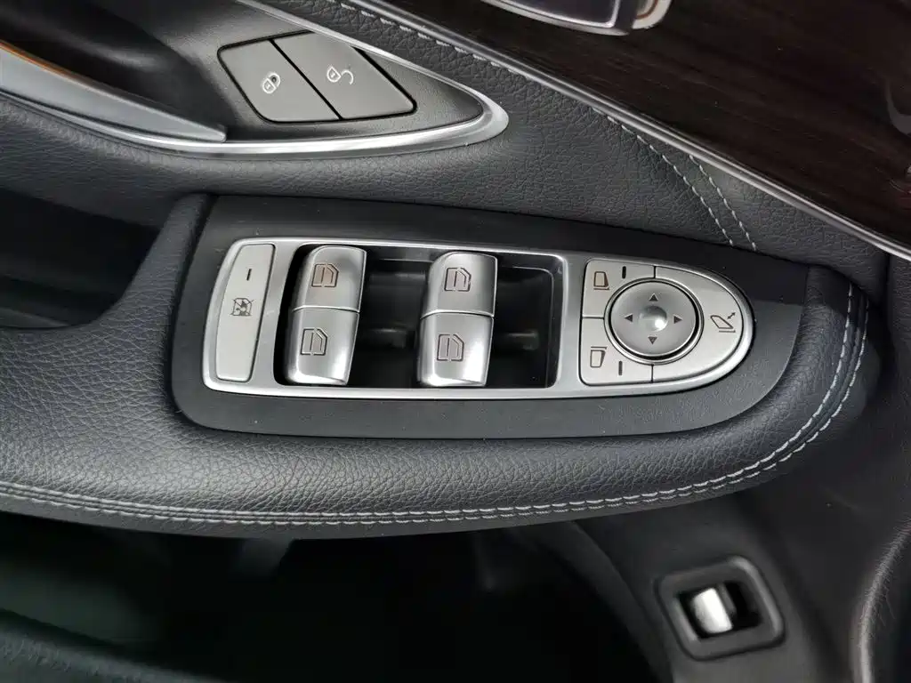 Mercedes-Benz GLC 2018 GLC 260 4MATIC Luxury