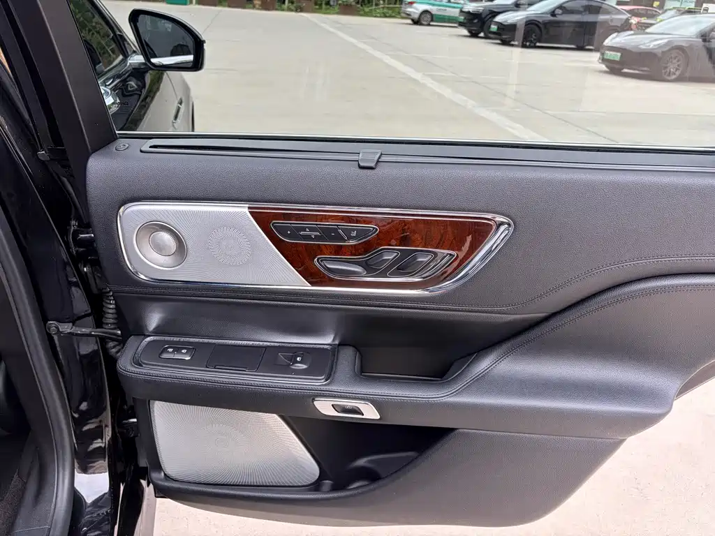 Lincoln Continental — миниатюра 21