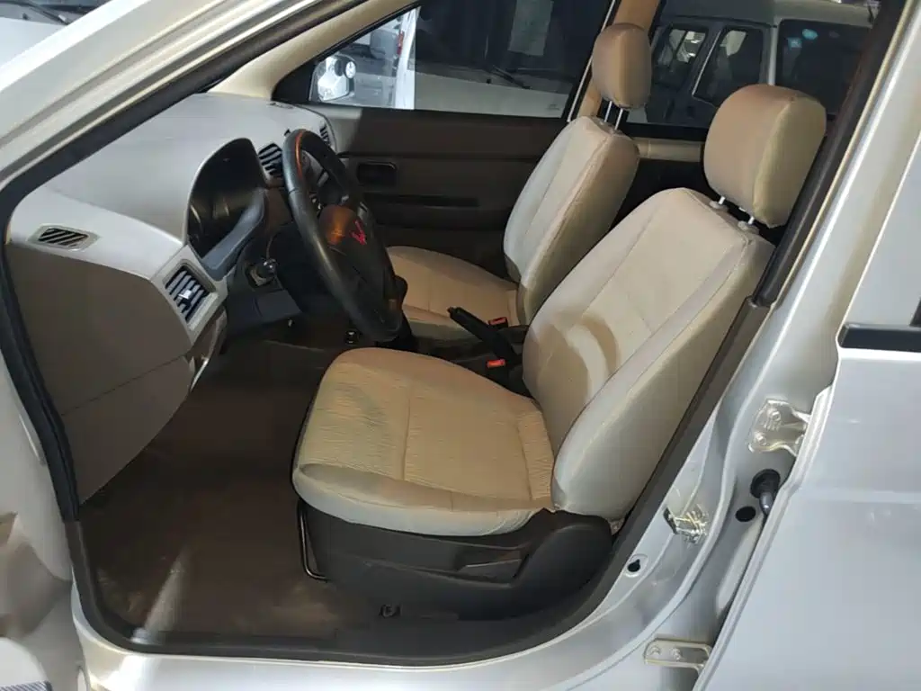 Wuling Hongguang — миниатюра 15