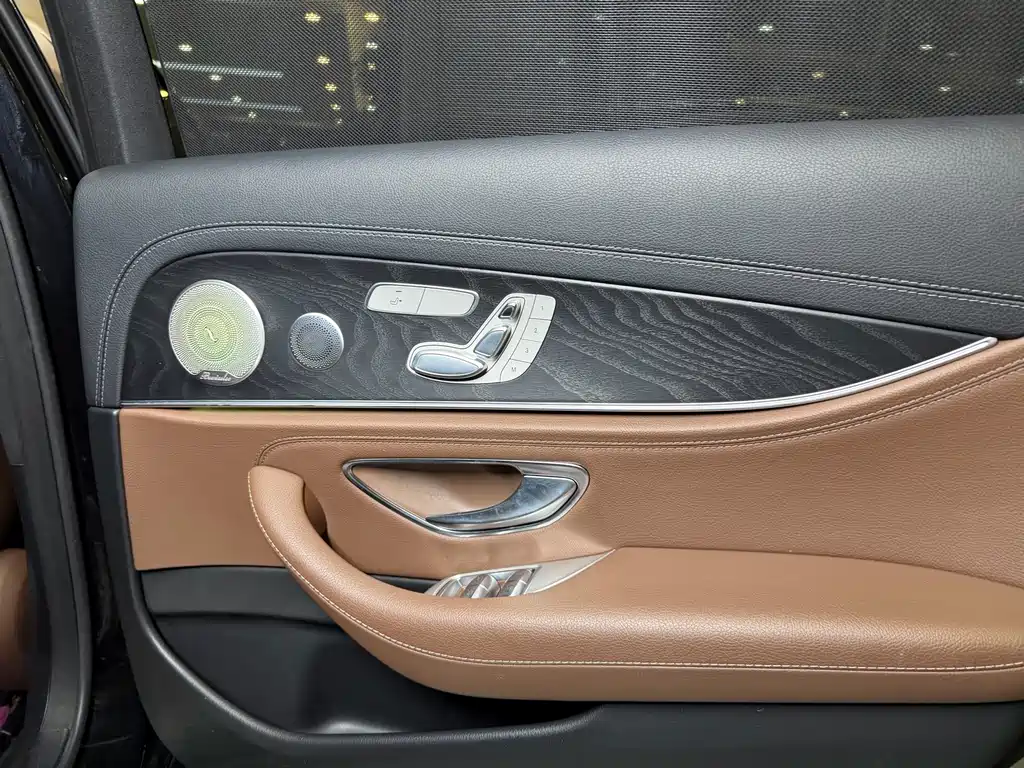 Mercedes-Benz E-Class — миниатюра 13