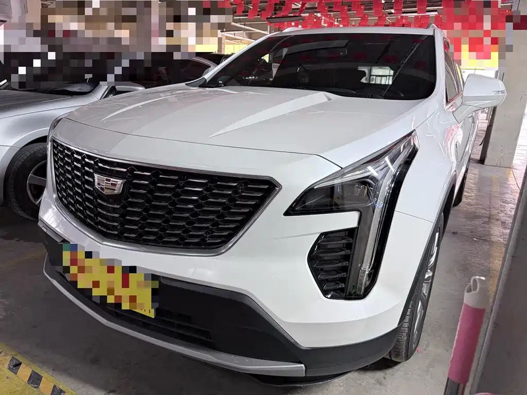 CADILLAC XT4