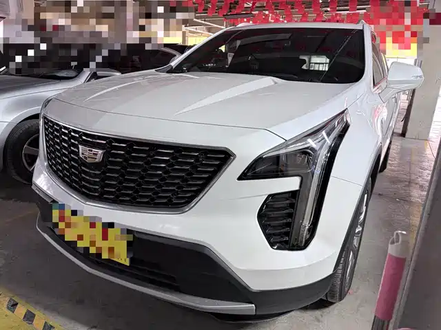 CADILLAC XT4